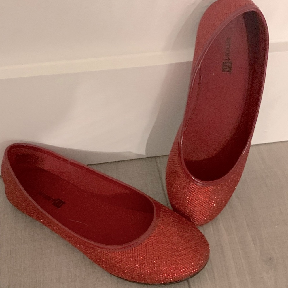 Size 2 red shoes